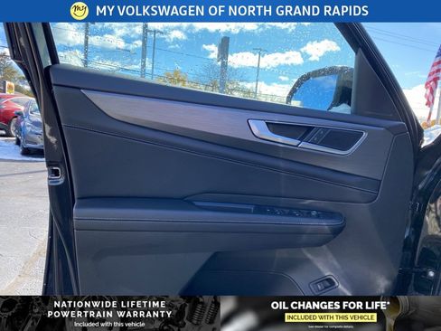 New 2026 Volkswagen Atlas Cross Sport SE image 6