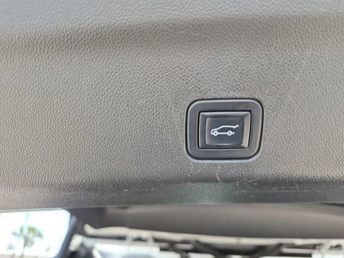 Used 2023 GMC Yukon Denali Ultimate image 18