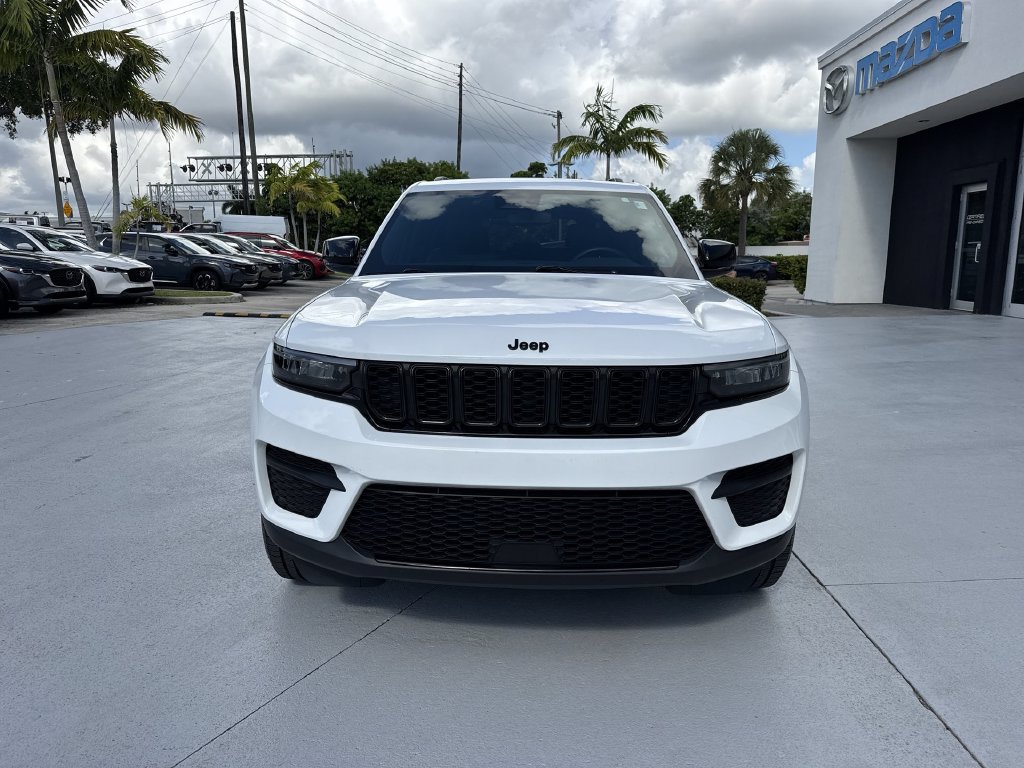 Used 2022 Jeep Grand Cherokee Altitude AWD/4WD image 8