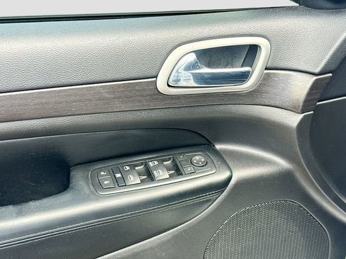 Used 2018 Jeep Grand Cherokee Altitude image 19