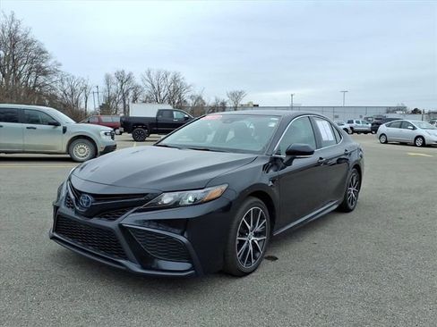 Certified 2023 Toyota Camry SE image 3