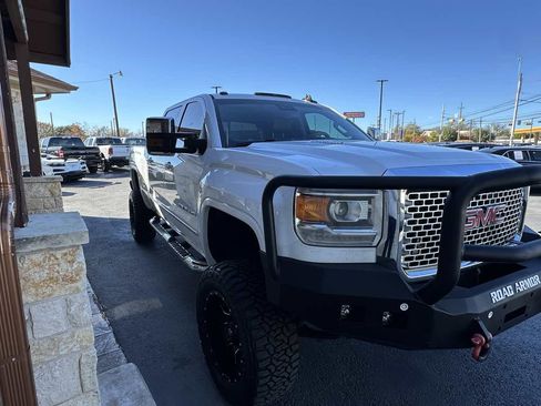 Used 2016 GMC Sierra 2500 Denali w/ Duramax Plus Package image 4