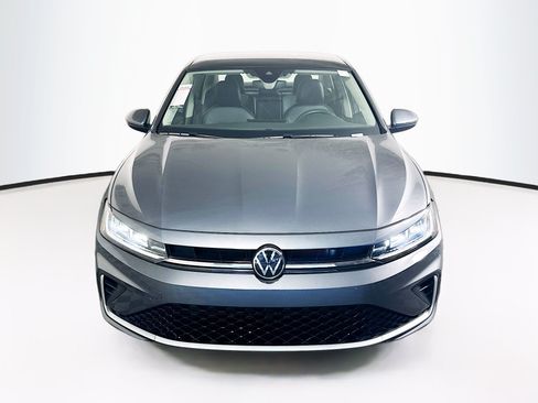 Used 2025 Volkswagen Jetta SE FWD image 8