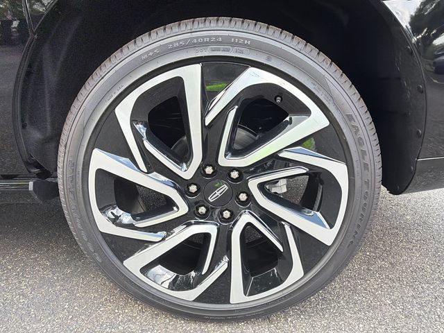 New 2026 Lincoln Navigator L Black Label AWD/4WD image 22
