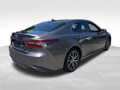 Used 2023 Toyota Camry XLE FWD image 9