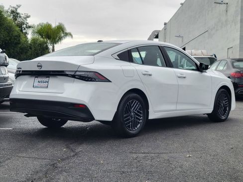 New 2026 Nissan Sentra SV w/ Floor Mat Package FWD image 2