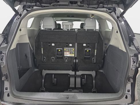 Certified 2024 Toyota Sienna XLE FWD image 32