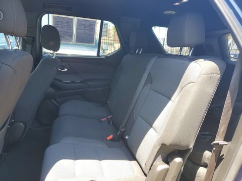 Used 2023 Chevrolet Traverse LT FWD image 15