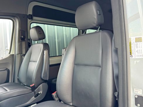 Used 2022 Mercedes-Benz Sprinter 1500 image 33