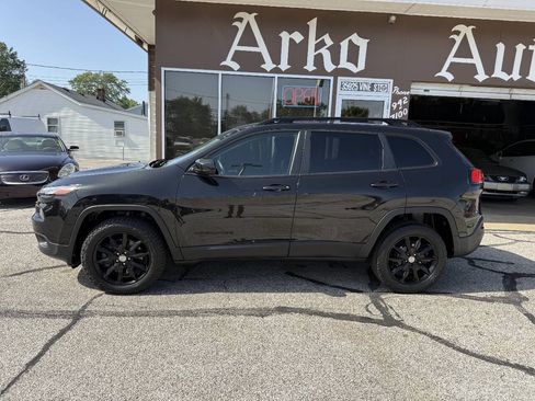 Used 2014 Jeep Cherokee Latitude w/ Cold Weather Group AWD/4WD image 5