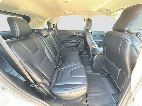 Used 2021 Ford Edge Titanium image 27