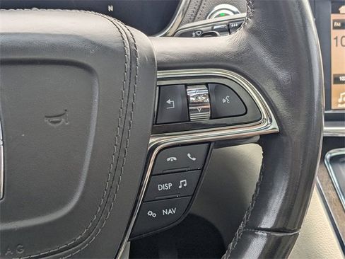 Used 2018 Lincoln Continental Select image 24