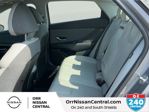 Used 2024 Hyundai Elantra Limited image 13