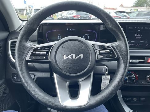 Certified 2024 Kia Seltos LX AWD/4WD image 17