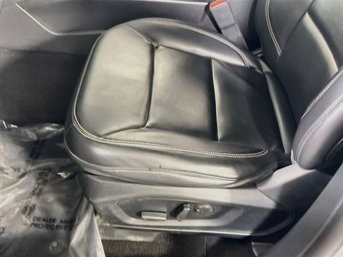 Used 2021 Ford Explorer XLT w/ Equipment Group 202A AWD/4WD image 19