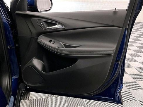 Used 2023 Buick Encore GX Essence w/ Experience Buick Package image 18