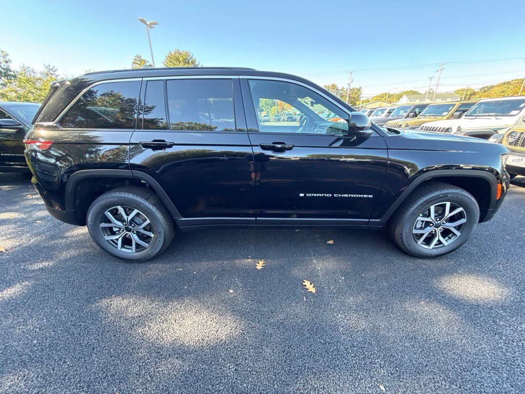 New 2027 Jeep Grand Cherokee Laredo X AWD/4WD image 6