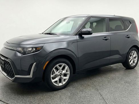 Used 2025 Kia Soul LX w/ LX Technology Package FWD image 3