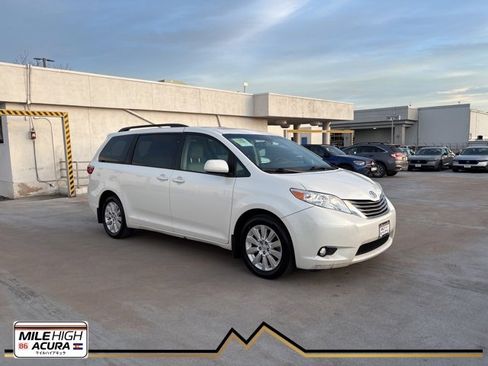 Used 2015 Toyota Sienna AWD image 1