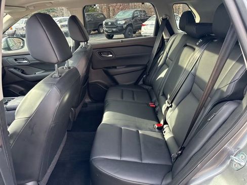 Used 2023 Nissan Rogue SV w/ SV Premium Package image 12