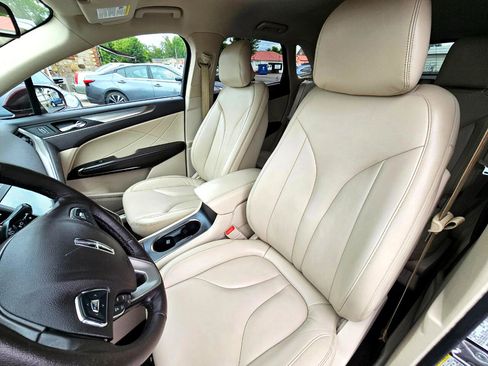 Used 2019 Lincoln MKC Premiere image 12