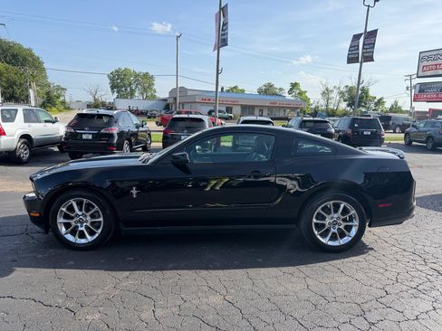 Used 2011 Ford Mustang Premium w/ 202A Rapid Spec Order Code RWD image 4