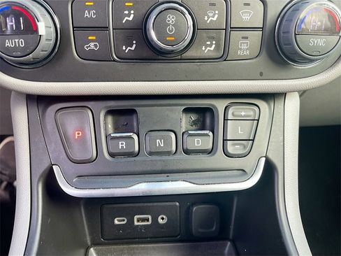 Used 2018 GMC Terrain SLE w/ Driver Convenience Package image 16