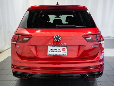 Used 2024 Volkswagen Tiguan SE R-Line AWD/4WD image 5