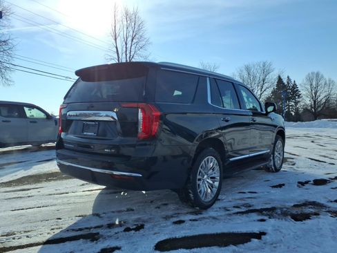 Used 2023 GMC Yukon SLT w/ SLT Premium Package image 4