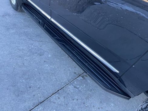 Used 2022 GMC Yukon XL SLT w/ SLT Premium Package image 18