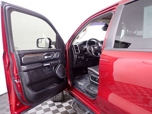 Used 2019 RAM 1500 Laramie AWD/4WD image 18