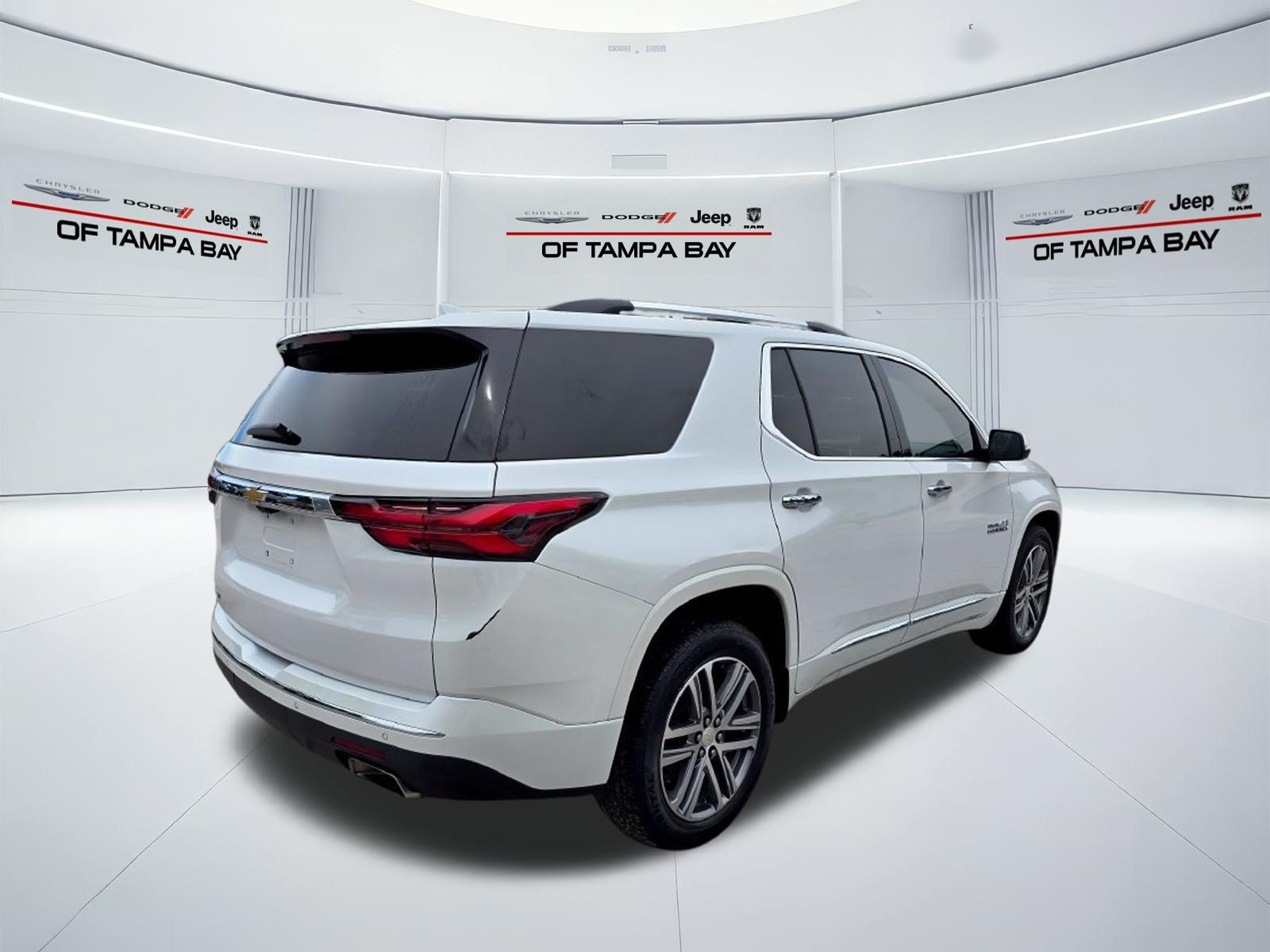Used 2022 Chevrolet Traverse High Country FWD image 6