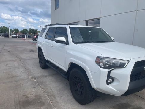 Used 2022 Toyota 4Runner SR5 Premium w/ Moonroof Package AWD/4WD image 3