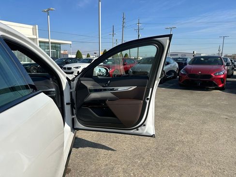 Certified 2025 BMW 760i xDrive w/ Luxury Rear Seating Package image 33