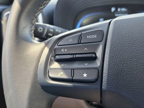Certified 2025 Hyundai Venue Limited FWD image 23