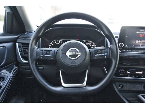 Used 2024 Nissan Rogue SV image 17