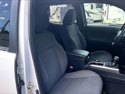 Used 2018 Toyota Tacoma TRD Off-Road w/ Technology Package image 7