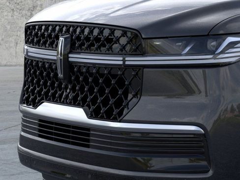 New 2026 Lincoln Navigator L Reserve AWD/4WD image 17