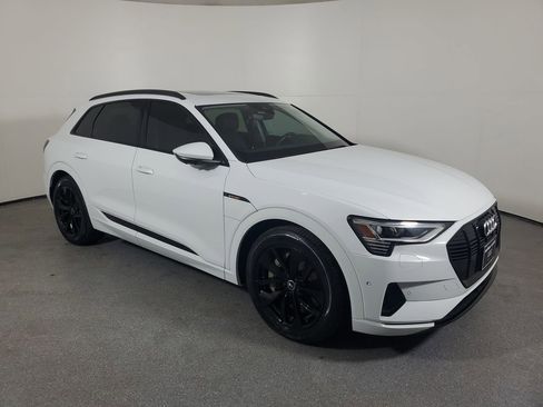 Certified 2021 Audi e-tron Premium Plus w/ Premium Plus Package image 29