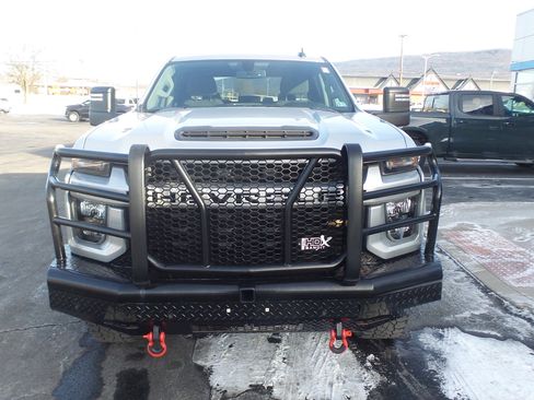 Used 2020 Chevrolet Silverado 2500 Custom w/ Custom Value Package image 4