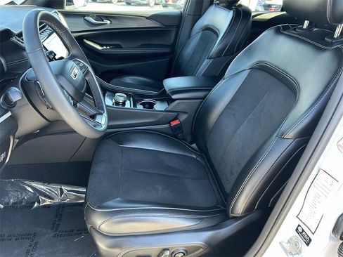 Used 2024 Jeep Grand Cherokee Altitude image 16