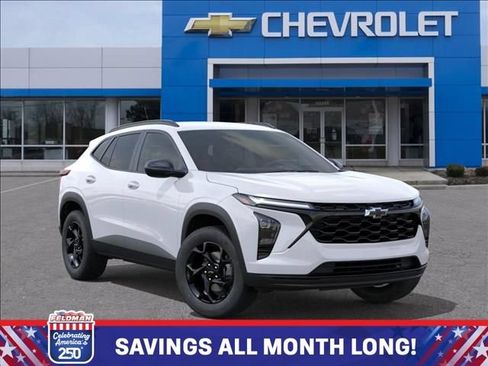 New 2026 Chevrolet Trax LT w/ Driver Confidence Package FWD image 7