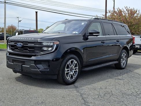 Used 2025 Ford Expedition Max Active AWD/4WD image 3