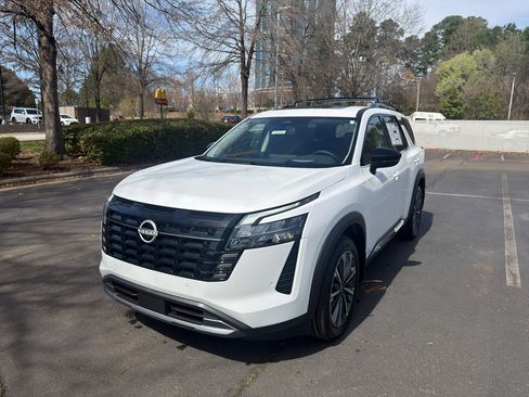 New 2026 Nissan Pathfinder Platinum image 3