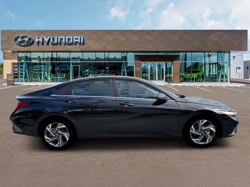 New 2026 Hyundai Elantra Limited FWD image 9