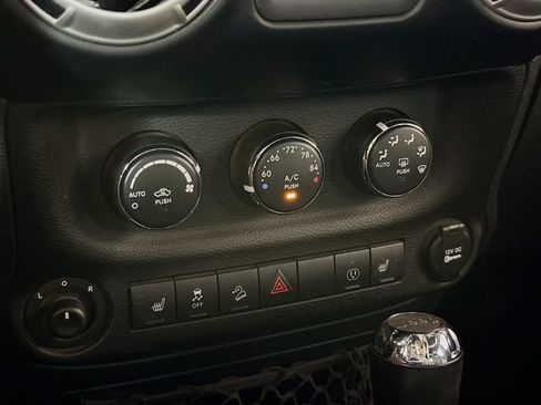 Used 2017 Jeep Wrangler Unlimited Rubicon AWD/4WD image 19