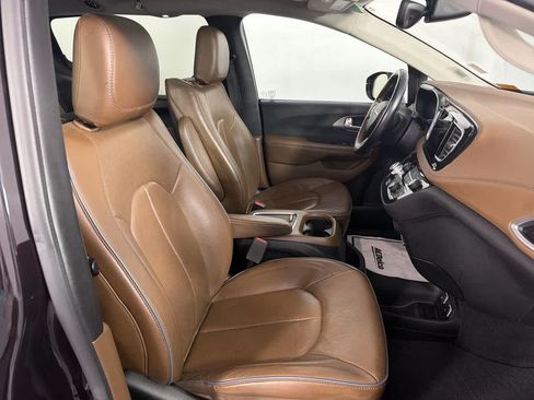 Used 2018 Chrysler Pacifica Limited FWD image 21