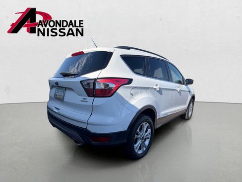 Used 2018 Ford Escape SE FWD image 3