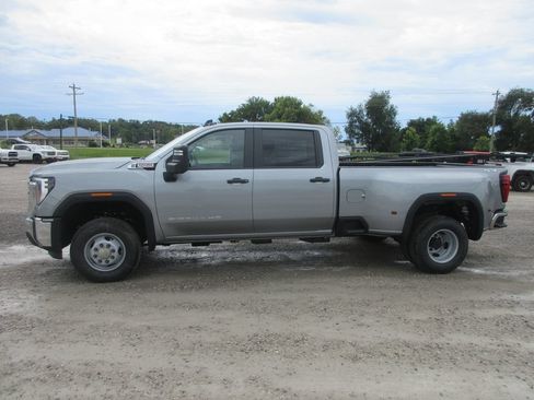 New 2026 GMC Sierra 3500 Pro AWD/4WD image 9