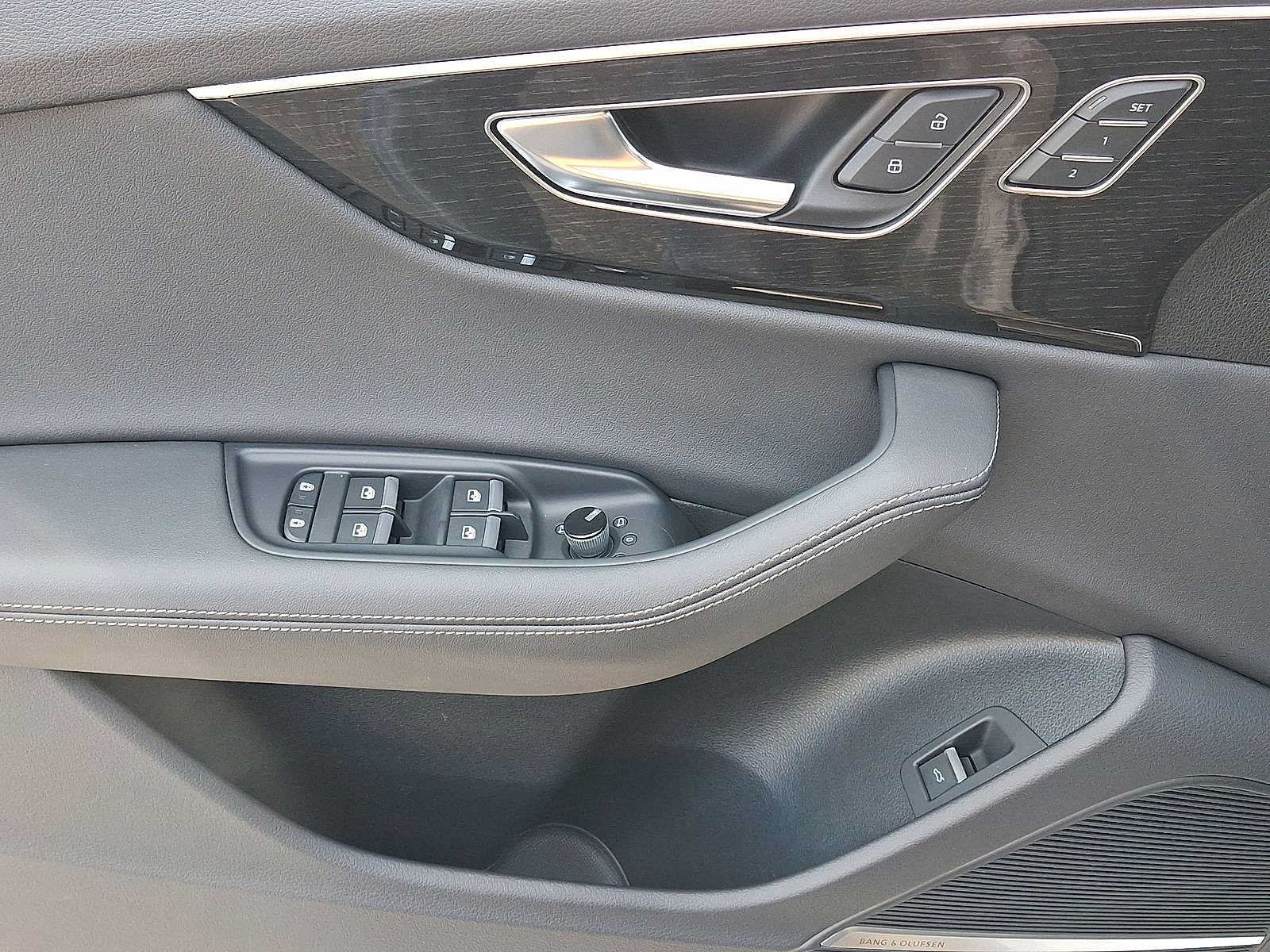 Certified 2025 Audi Q8 Prestige AWD/4WD image 16